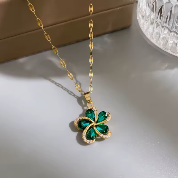 Colar Luxo Flor Princesa Esmeralda da Sorte em Aço Inoxidável