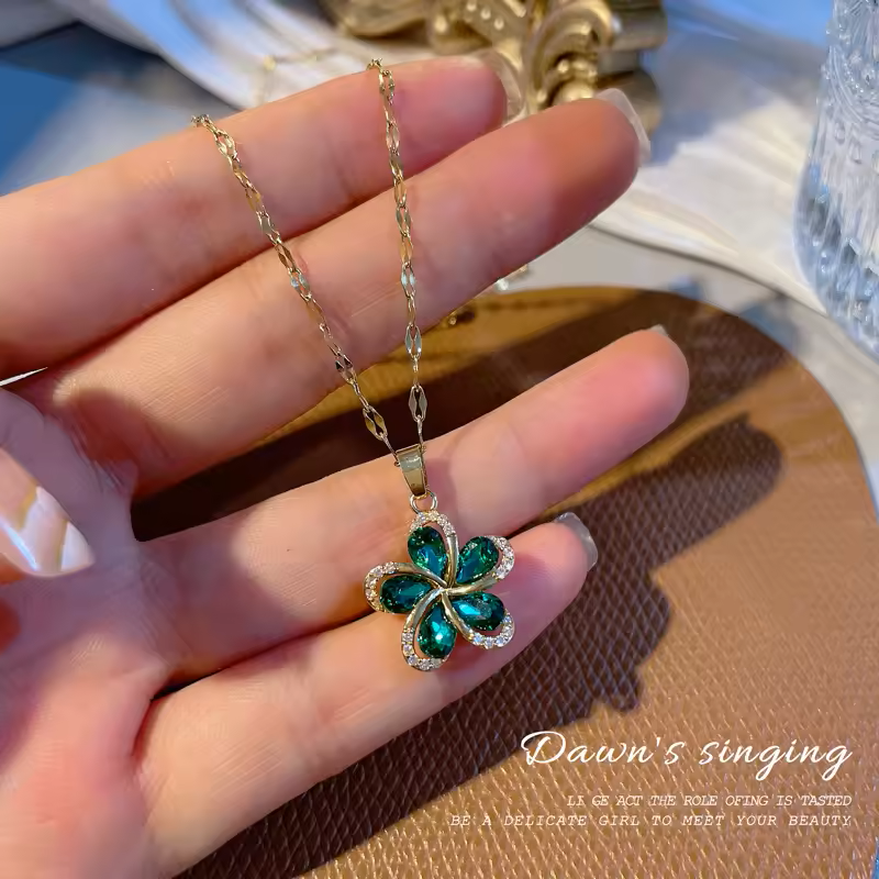 Colar Luxo Flor Princesa Esmeralda da Sorte em Aço Inoxidável
